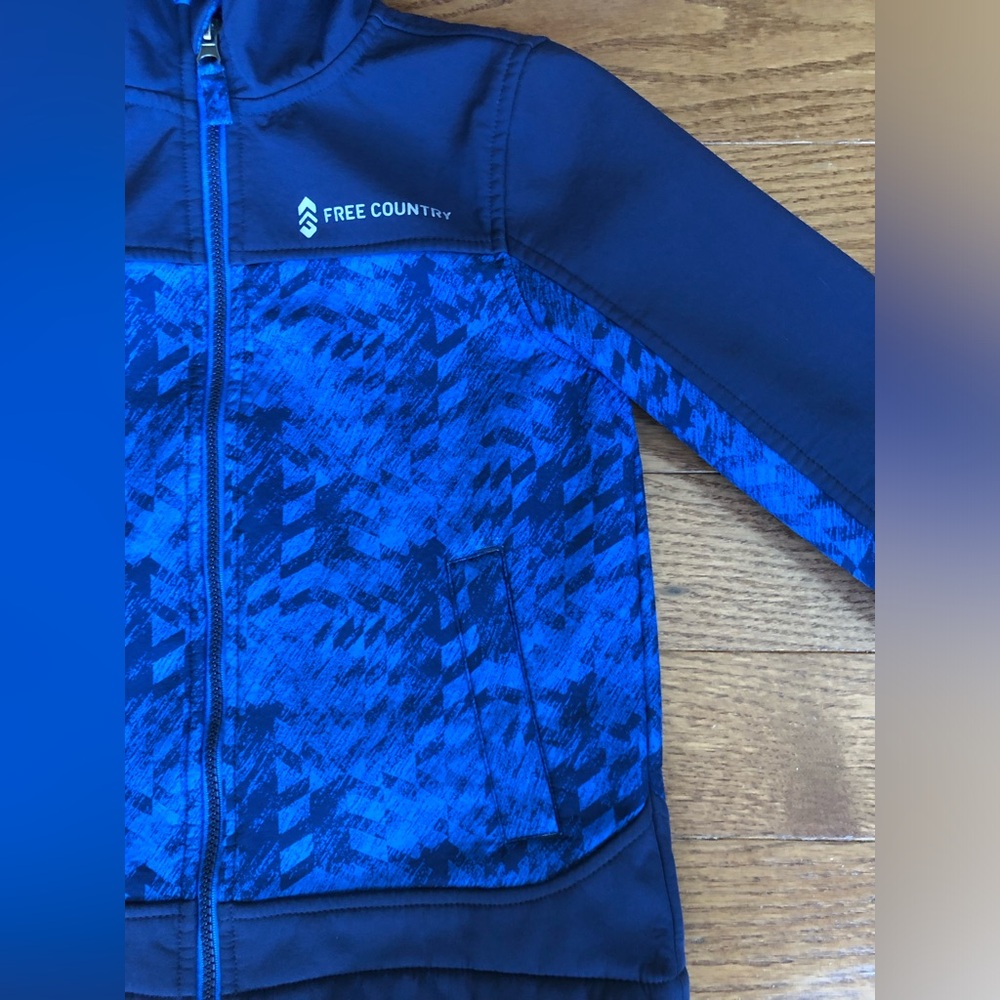 Free Country Water Resistant Kids’ Softshell Jacket - Picture 3 of 9